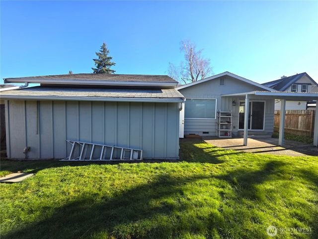 606 8th Street NW, Puyallup, WA 98371