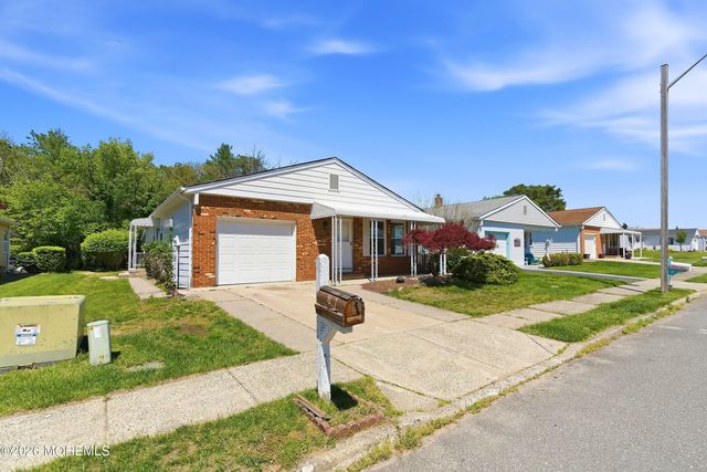 136 Orlando Boulevard, Toms River, NJ 08757