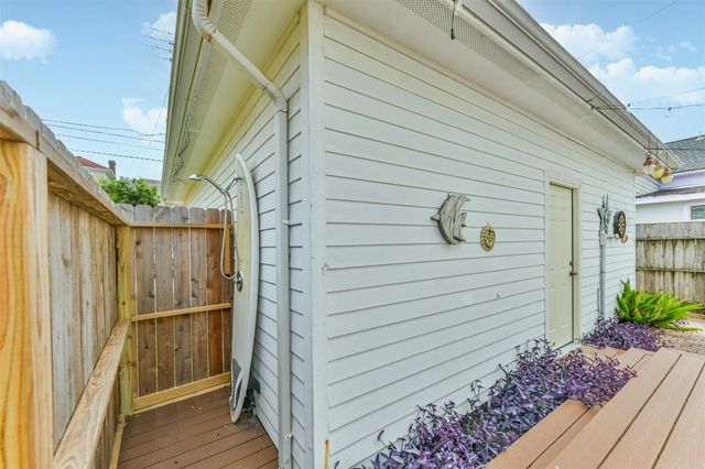 1121 Market Street, Galveston, TX 77550