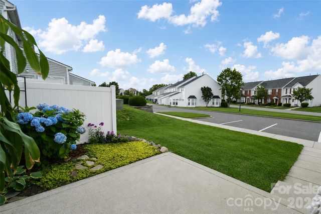 4913 Sunburst Lane, Charlotte, NC 28213