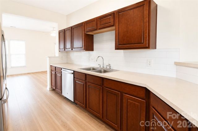 4913 Sunburst Lane, Charlotte, NC 28213