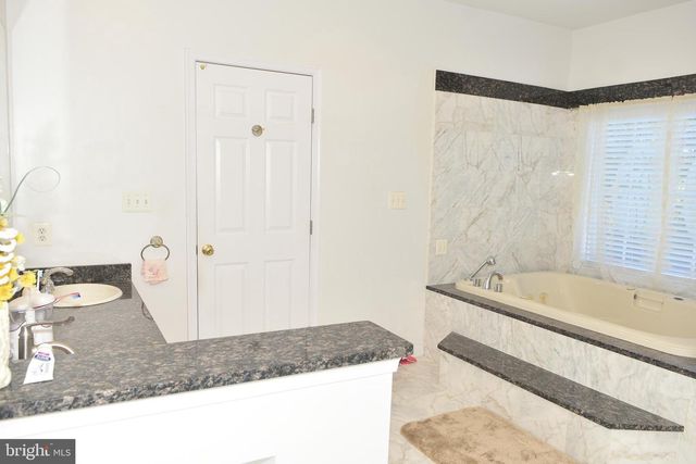 12511 ROCHESTER DR, Fairfax, VA 22030