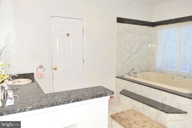 12511 ROCHESTER DR, Fairfax, VA 22030