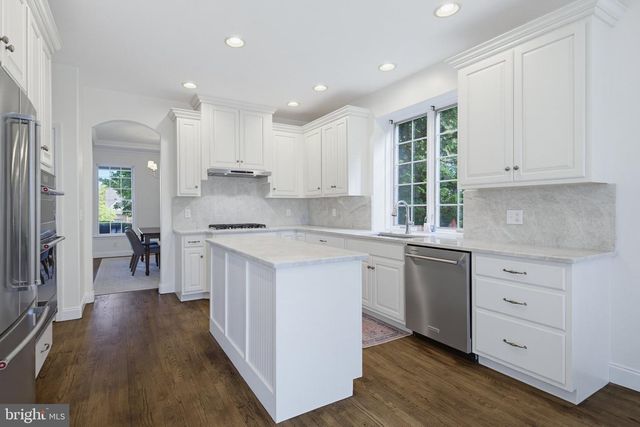 137 HUNTINGWOOD DR, Lancaster, PA 17602