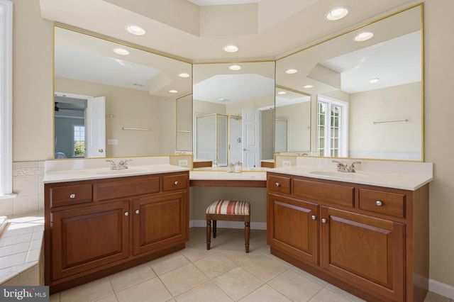 137 HUNTINGWOOD DR, Lancaster, PA 17602