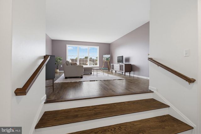 137 HUNTINGWOOD DR, Lancaster, PA 17602