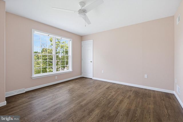 137 HUNTINGWOOD DR, Lancaster, PA 17602