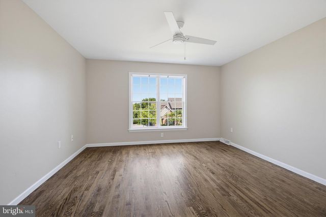 137 HUNTINGWOOD DR, Lancaster, PA 17602