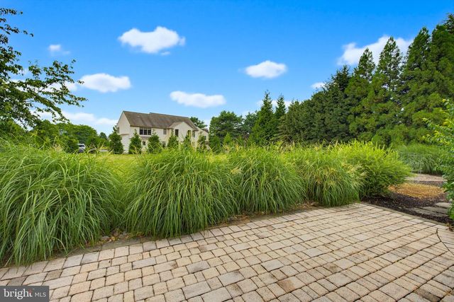 137 HUNTINGWOOD DR, Lancaster, PA 17602