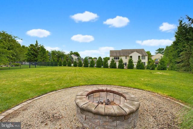 137 HUNTINGWOOD DR, Lancaster, PA 17602