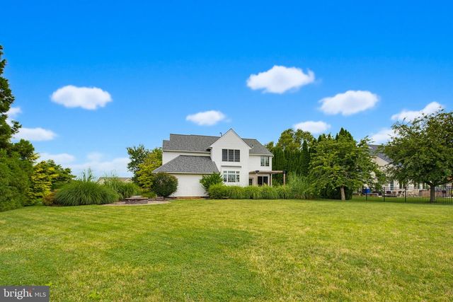 137 HUNTINGWOOD DR, Lancaster, PA 17602
