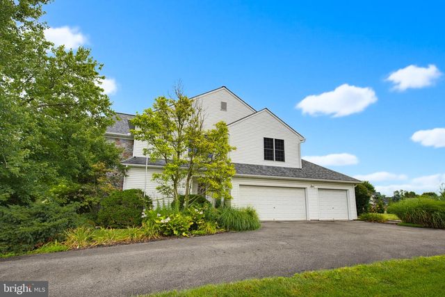137 HUNTINGWOOD DR, Lancaster, PA 17602