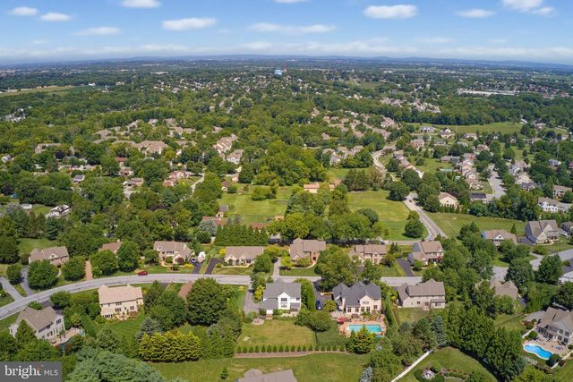 137 HUNTINGWOOD DR, Lancaster, PA 17602