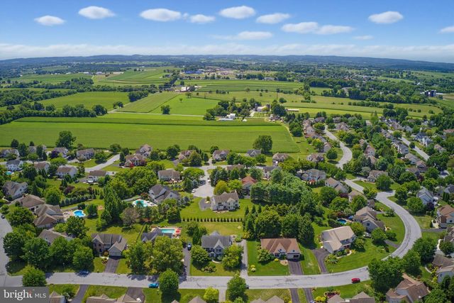 137 HUNTINGWOOD DR, Lancaster, PA 17602