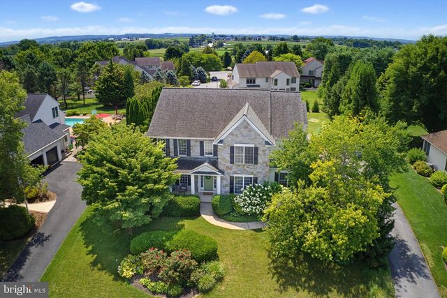 137 HUNTINGWOOD DR, Lancaster, PA 17602