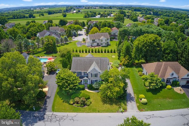 137 HUNTINGWOOD DR, Lancaster, PA 17602