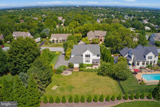 137 HUNTINGWOOD DR, Lancaster, PA 17602