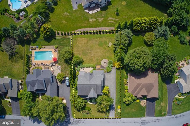 137 HUNTINGWOOD DR, Lancaster, PA 17602