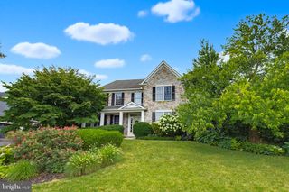 137 HUNTINGWOOD DR, Lancaster, PA 17602