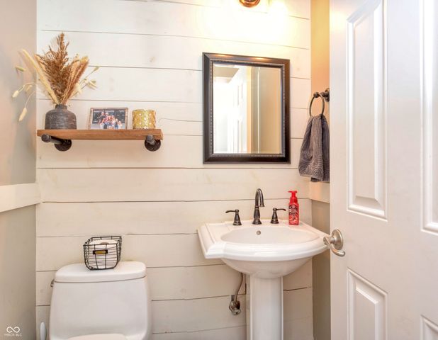 9928 Wading Crane Avenue, Mccordsville, IN 46055