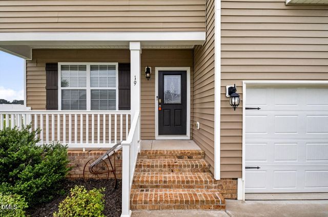 19 Rockwater Way, Zebulon, NC 27597