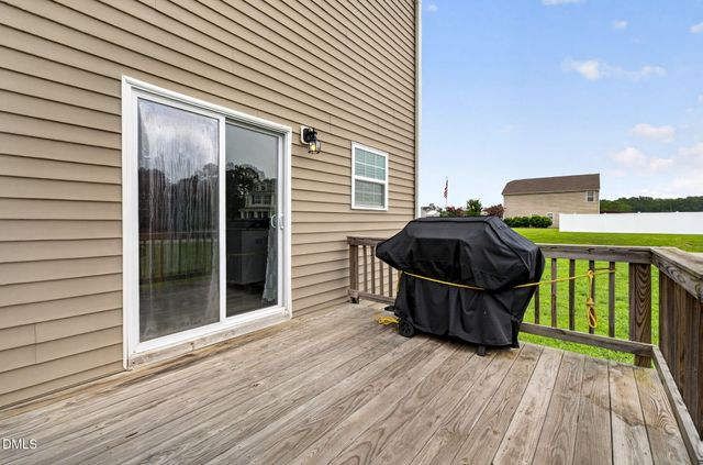 19 Rockwater Way, Zebulon, NC 27597