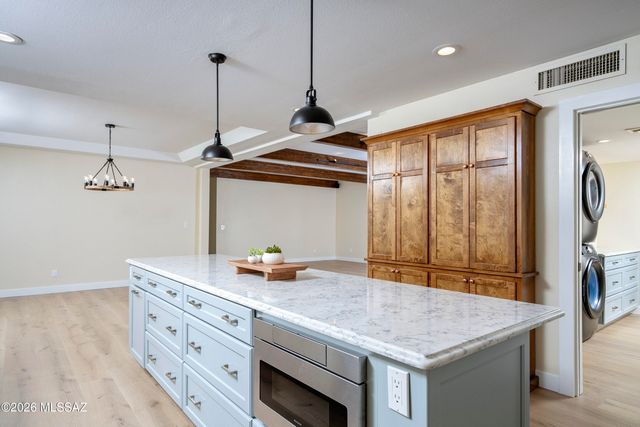 575 W Valoro Drive, Oro Valley, AZ 85737