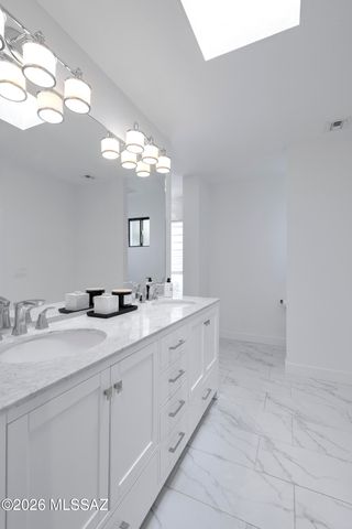 575 W Valoro Drive, Oro Valley, AZ 85737