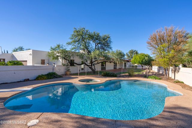 575 W Valoro Drive, Oro Valley, AZ 85737