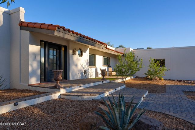 575 W Valoro Drive, Oro Valley, AZ 85737