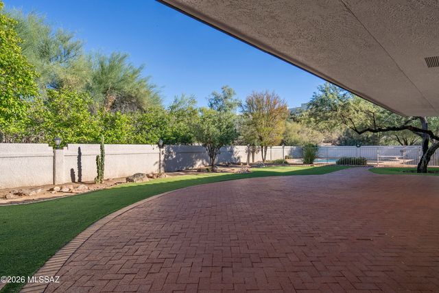 575 W Valoro Drive, Oro Valley, AZ 85737