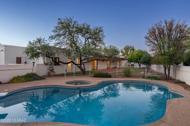 575 W Valoro Drive, Oro Valley, AZ 85737