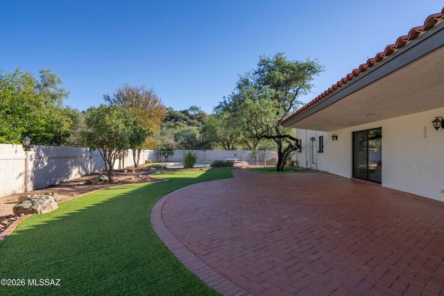 575 W Valoro Drive, Oro Valley, AZ 85737