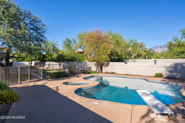 575 W Valoro Drive, Oro Valley, AZ 85737