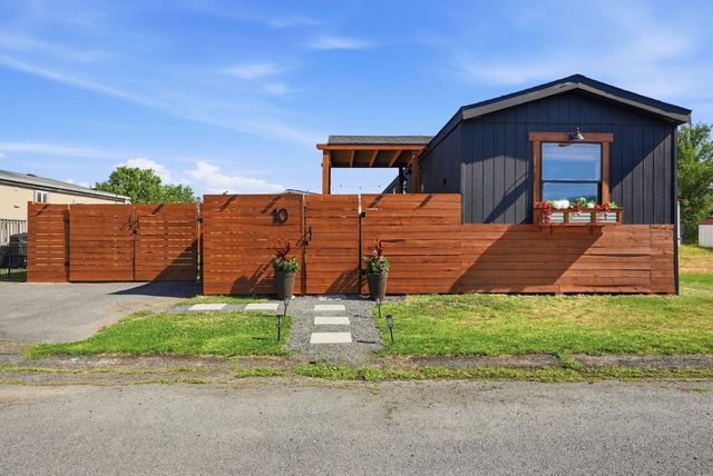 10510 W Richland Rd, Cheney, WA 99004