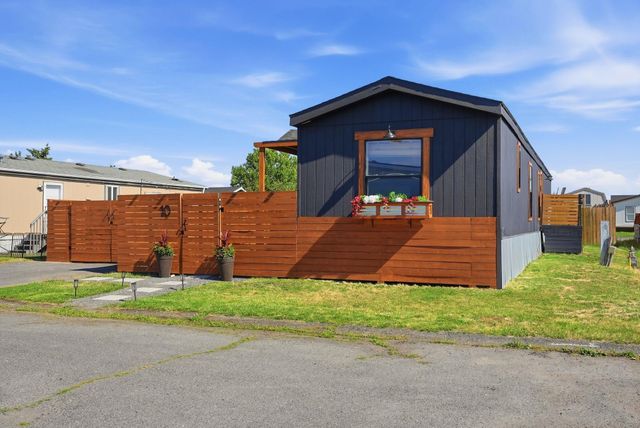 10510 W Richland Rd, Cheney, WA 99004