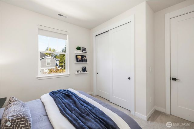 33136 Holly Avenue SE, Black Diamond, WA 98010