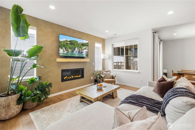 33136 Holly Avenue SE, Black Diamond, WA 98010