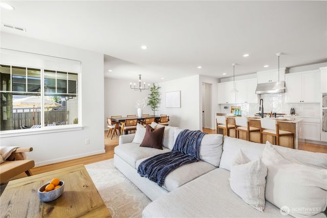 33136 Holly Avenue SE, Black Diamond, WA 98010