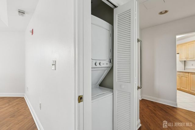 2202 Windrow Drive, Middlesex, NJ 08540