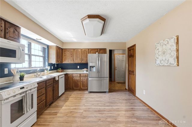 4043 Summerfield Drive, Beavercreek, OH 45432