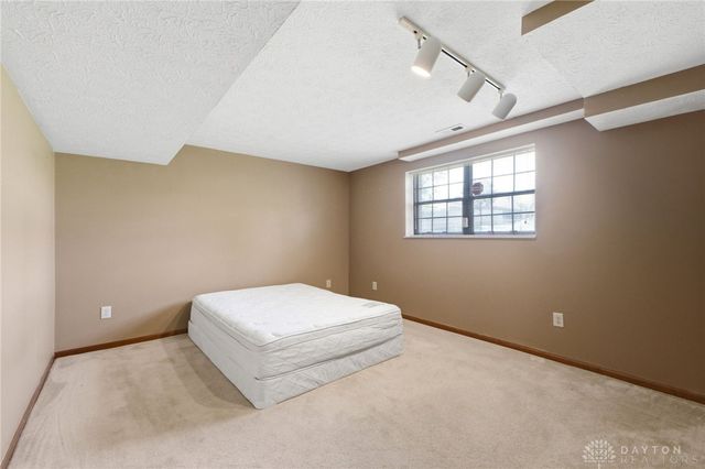 4043 Summerfield Drive, Beavercreek, OH 45432