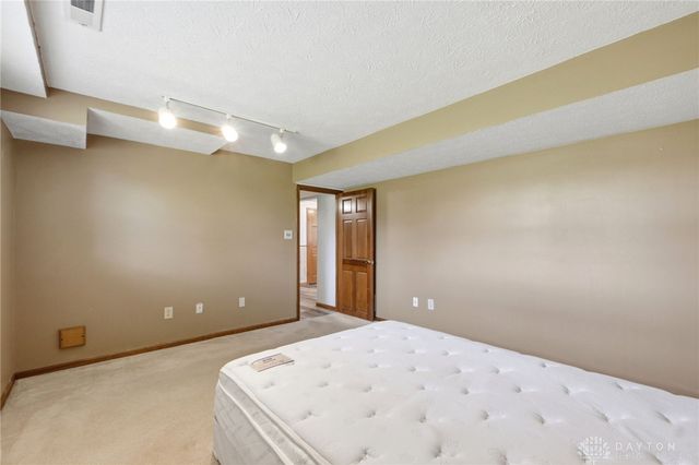 4043 Summerfield Drive, Beavercreek, OH 45432