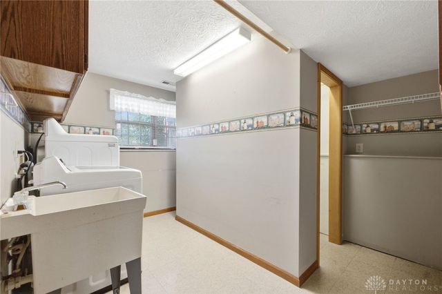 4043 Summerfield Drive, Beavercreek, OH 45432