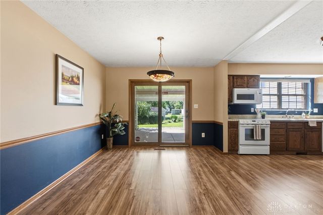 4043 Summerfield Drive, Beavercreek, OH 45432