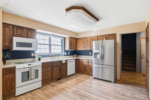 4043 Summerfield Drive, Beavercreek, OH 45432