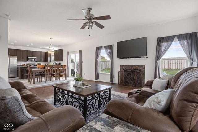 15098 Royal Grove Drive, Noblesville, IN 46060