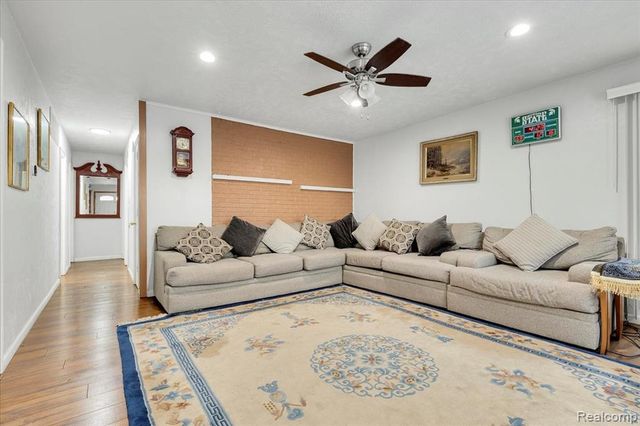 1564 Moulin Avenue, Madison Heights, MI 48071