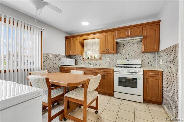 1564 Moulin Avenue, Madison Heights, MI 48071