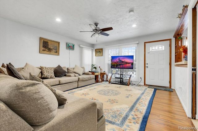 1564 Moulin Avenue, Madison Heights, MI 48071